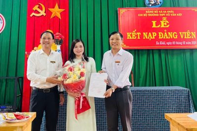 Chi bộ Trường THPT Võ Văn Kiệt tổ chức lễ kết nạp Đảng viên